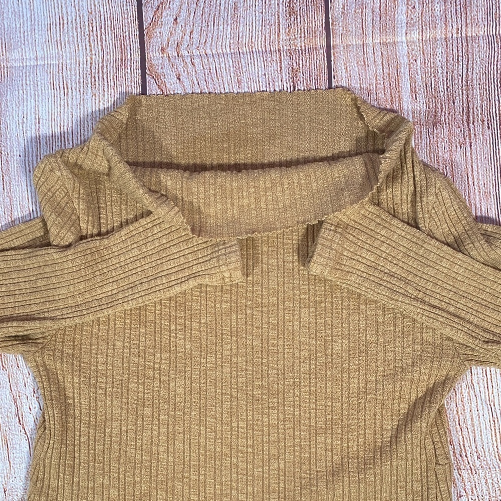 as Ribbed Knit Long Sleeve Top Women’s S Tan Cozy Great Condition - Picture 3 of 10